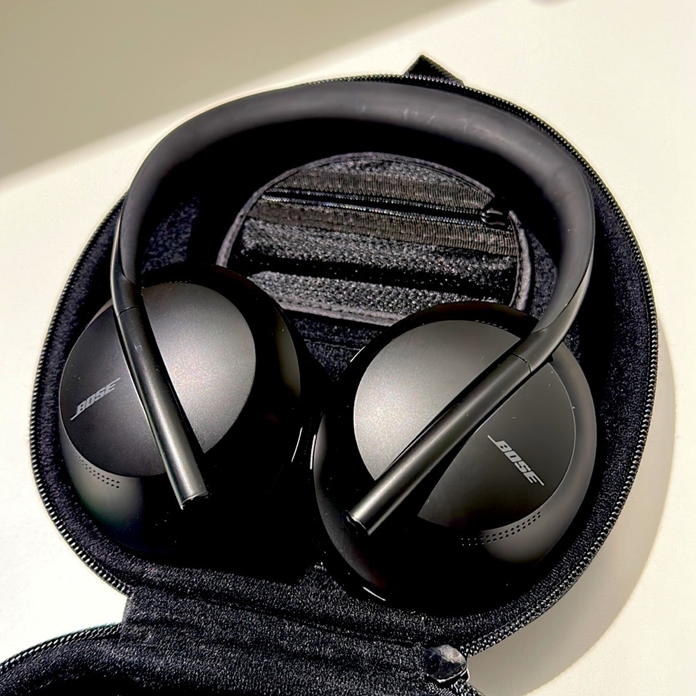 Bose noise cancelling 700 series headphones